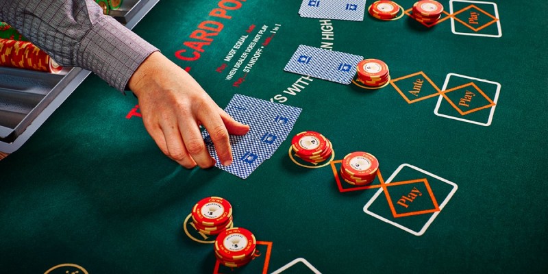 Vòng hai Poker chia ba lá bài chung
